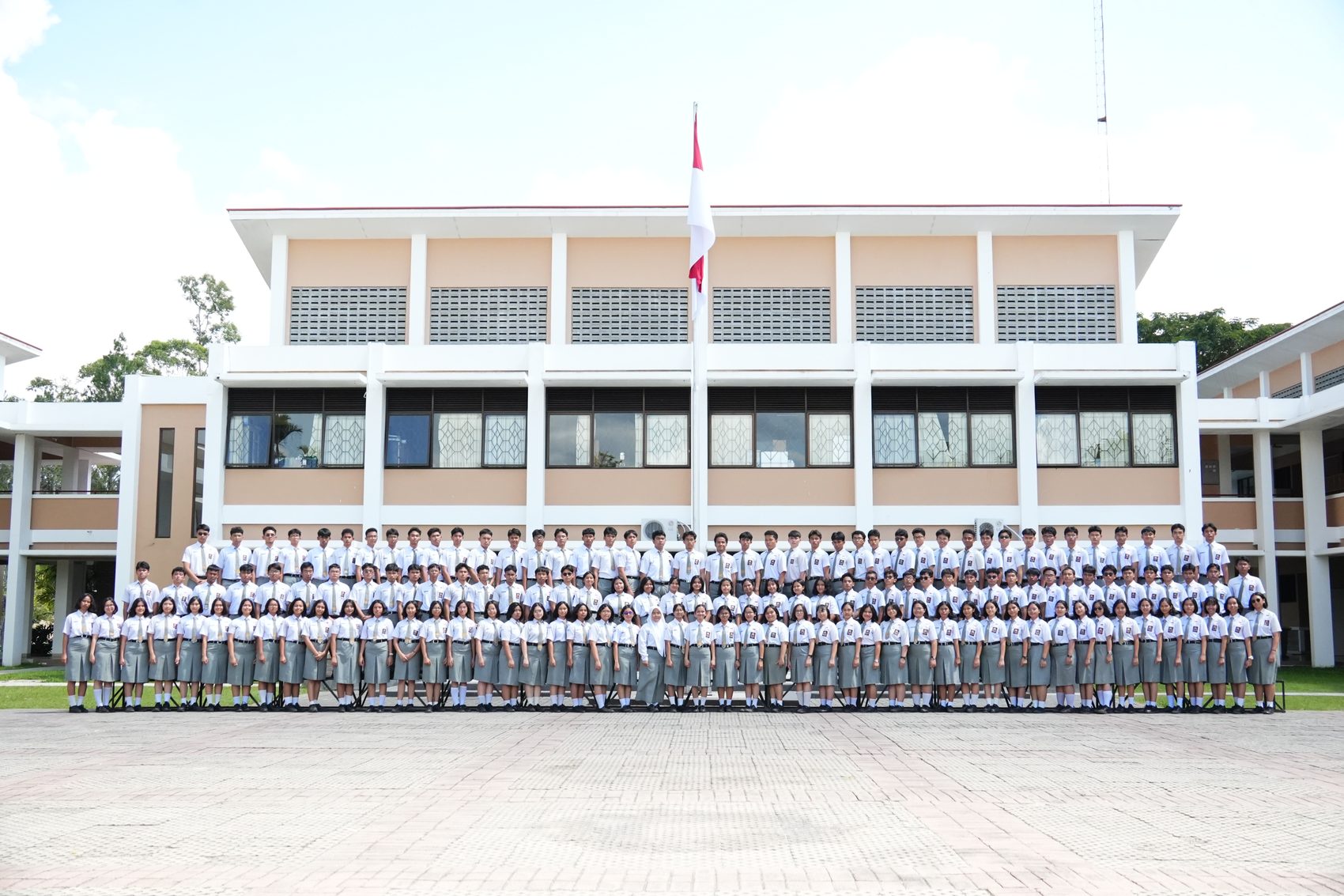 Keluarga besar OSIS SMA Unggul Del